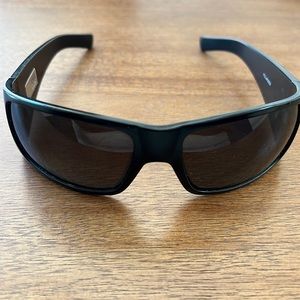 HOVEN RITZ SUNGLASSES RETRO. POLARIZED GREAT CONDITION. BLACK MATTE.